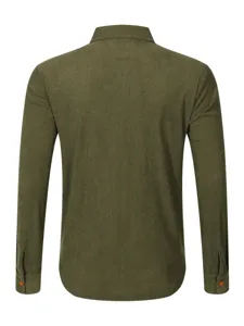 Vue arrière détaillée de la chemise casual à manches longues en velours côtelé vert.