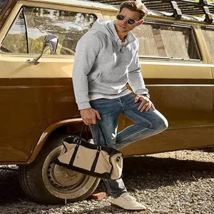 Grauer Herren Kapuzenpullover mit halbem Reißverschluss, kuscheliges Fleecefutter, Retro Stil.