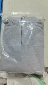 Grauer Fleece-Herren-Kapuzenpullover mit halbem Reißverschluss, lässiger Pullover für den Herbst.
