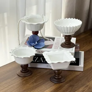 Retro Hoogvoetige Keramische Dessert Vruchtenschaal Thuis Snack Salade Kom Minimalistisch Wit Porselein Servies Met Houten Basis