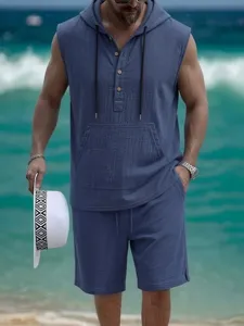 Vista dettagliata del completo estivo in lino da uomo con camicia con cappuccio senza maniche.