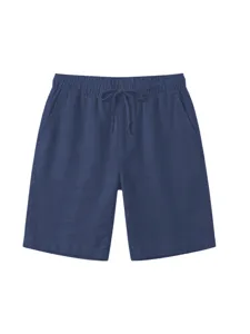 Vista dettagliata di pantaloncini casual in lino blu scuro da uomo con coulisse elastica.