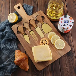 Set de tabla de quesos de acacia con cuchillos de acero inoxidable para pan, quesos y frutas.