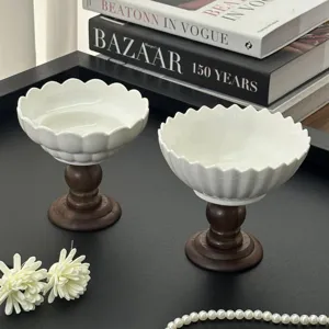 Retro keramische fruitstandaard dessertschaal met houten voet voor tafeldecoratie