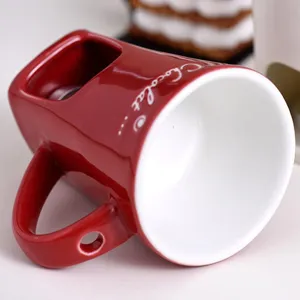Rote Keramik Schokoladen Fondue Tasse mit Kerzenwärmer und Gabelhalter für köstliche Desserts.