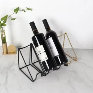 Moderno botellero de vino de metal minimalista, ideal para la decoración de mesa y hogar.