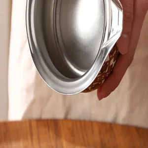 Cafetière turque en acier inoxydable petite tasse de chauffage au lait vue détail or