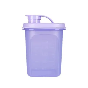 Purple plastic measuring cup with lid, scale lines, ideal for milkshakes and desserts.
