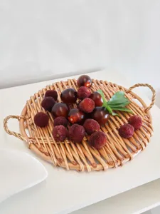 Runde gewebte Rattan-Serviertablett mit Griffen, rustikaler Obstkorb für Wohnzimmer Deko.