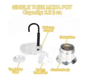 Détail de cafetière moka monotube en aluminium avec filtre, soupape et support de mini tasse.