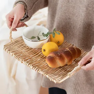 Geflochtenes Rattan Serviertablett mit Griffen Rechteckig Brot Obst Snack Korb fuer Zuhause