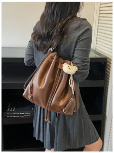 Mochila Mujer Cuero Marron Gran Capacidad Casual Diario Escolar con Colgante de Oso