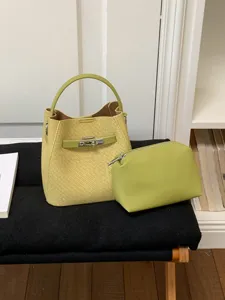 Women Small Bucket Bag PU Leather Woven Texture Commuter Crossbody Bag Stylish Handbag With Turnlock Closure