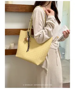 Detailed view of a minimalist retro woven soft leather tote bag, perfect for daily commuting.