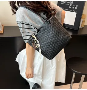 Casual black woven tote bag detail showcasing elegant daily style, large capacity shoulder bag.