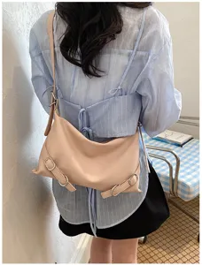 Sac à bandoulière chic design de niche, sac sous les aisselles tendance pour femmes quotidien.