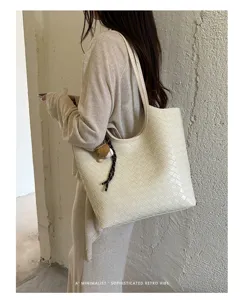 Minimalist vintage woven leather tote bag, large capacity stylish shoulder handbag.
