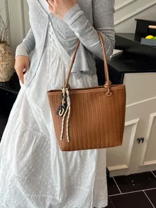 Casual fashion woven tote bag, large capacity elegant shoulder bag for women autumn.