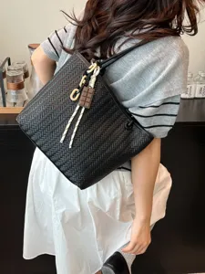 Casual stylish woven tote bag for women, large capacity shoulder bag for autumn season.