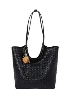Minimalist retro 3D woven soft leather tote bag, large capacity single shoulder handbag.