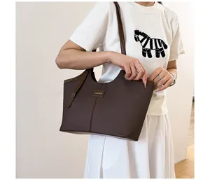Detailed view of the stylish brown women tote bag, perfect for daily commuting and large capacity.