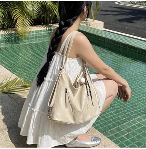 Casual minimalist large capacity tote bag, soft leather retro shoulder bag for women daily use.