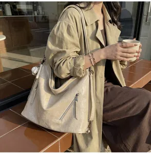 Commuter style retro tote bag with large capacity casual shoulder bag for women daily fashion use
