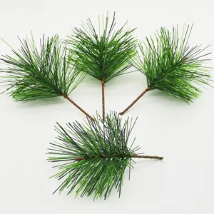 Kunstmatige dennennaaldtakken voor kerstversiering en DIY knutselen voor in huis