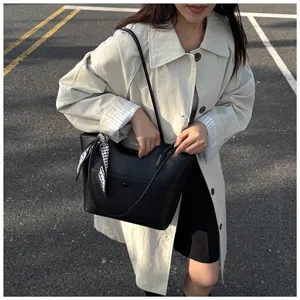 Casual black leather tote bag detail view, stylish shoulder underarm bag for daily commute.