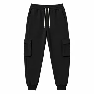 Vista dettagliata dei pantaloni cargo neri con vita elastica a coulisse e tasche.