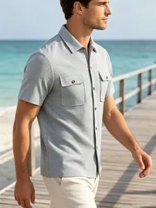 Heren casual korte mouw getextureerd overhemd met twee borstzakken voor de zomerse stijl.
