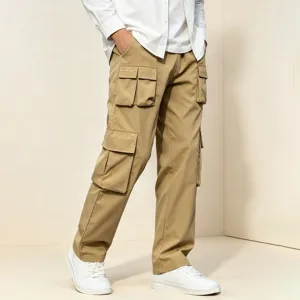 Herren Freizeit Cargohose mit vielen Taschen, bequeme taktische Hose für Outdoor Aktionen.