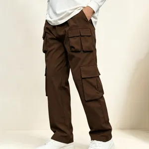 Herren braune Mehrentaschen Cargohose lässige weite Twill Outdoor Hosen Detailansicht.