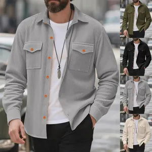 Chemise homme en velours côtelé manches longues veste style utility poches poitrine.