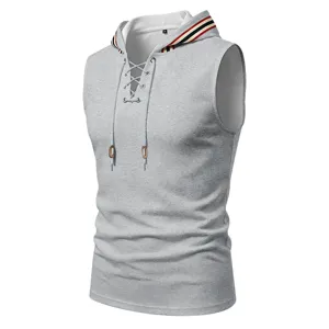 Camiseta sin mangas con capucha casual para hombre con cordones y diseño gris.