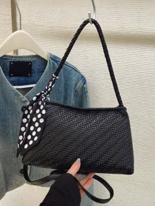Zwarte geweven lederen schoudertas underarm hobo tas met stippen sjaal voor dames chic