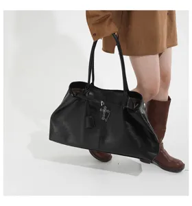 Stylish women black oil-wax leather large capacity commuter tote bag, retro casual shoulder bag.