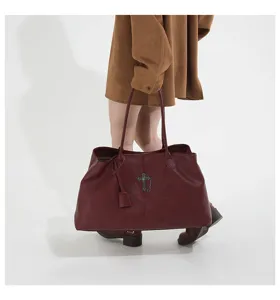 Women large capacity retro oil wax leather shoulder tote bag detail view lifestyle