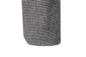 Detalle de tela pata de gallo para traje de hombre de invierno elegante y formal.
