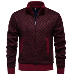 Cárdigan de punto ajustado para hombre con cuello alzado y cremallera, rojo y negro.