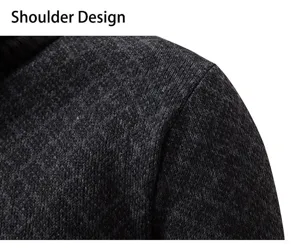 Detalle de hombro de chaqueta suéter de punto para hombre, cuello alzado casual, cálido y cómodo.