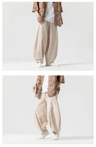 Vista dettagliata dei pantaloni casual da uomo in stile cinese in morbido tessuto.