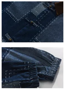 Vista detallada que muestra el cuello, los botones y los puños de la chaqueta vaquera.