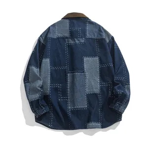 Chaqueta vaquera oversize para hombre con diseño patchwork y cuello de pana marrón.