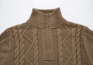 Vue detaillee pull en tricot homme demi-zip decontracte, pull hiver uni col montant.