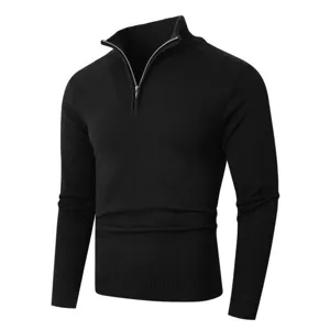 Suéter negro de hombre con cremallera cuello alto manga larga punto invierno elegante.