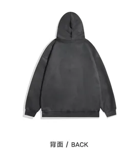 Sweat-shirt à capuche ample streetwear décontracté en gris foncé, vêtement idéal pour hommes.