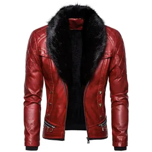 Chaqueta de moto punk de cuero sintético rojo para hombre con cuello de piel sintética negra.