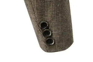 Primo piano del polsino della manica della giacca in tweed da uomo con motivo a quadri.