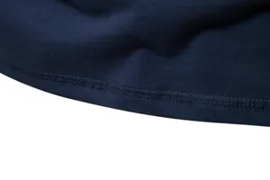 Men's solid color short sleeve T-shirt fabric detail, premium cotton knit, fine stitching.